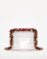 Dessus de cheminée Grand Apparat Opéra, boules, nœuds de velours et poinsettias rouges, guirlande de 3,50 m jusqu’au sol 