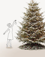 Sapin de Noël Étincelles de 350 cm représenté à l'échelle à côté de silhouettes, pour juger de sa hauteur 
