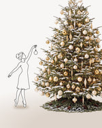 Sapin de Noël Parure Sacré-Cœur de 350 cm représenté à l'échelle à côté de silhouettes, pour juger de sa hauteur 