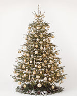 Sapin de Noël Parure Sacré-Cœur de 400 cm : boules or et ivoire, pampilles et guirlande blanc chaud 